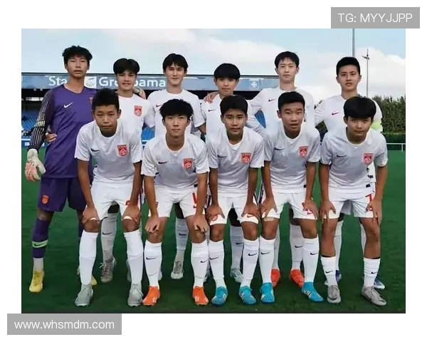 多名日本U17国脚试训阿贾克斯青年队与富安健洋板仓滉亲密合影